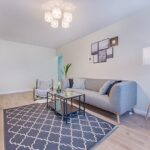 jak udekorowac komode w salonie