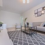 co postawić na ławie w salonie