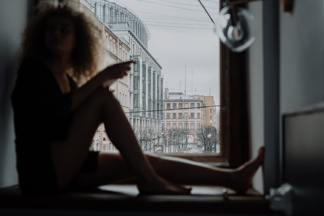 złudzenie przestrzeni dzięki lustru naprzeciw okna