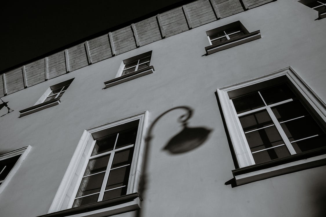 czym przykleić roletę do okna