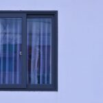 jak malować sufit względem okna