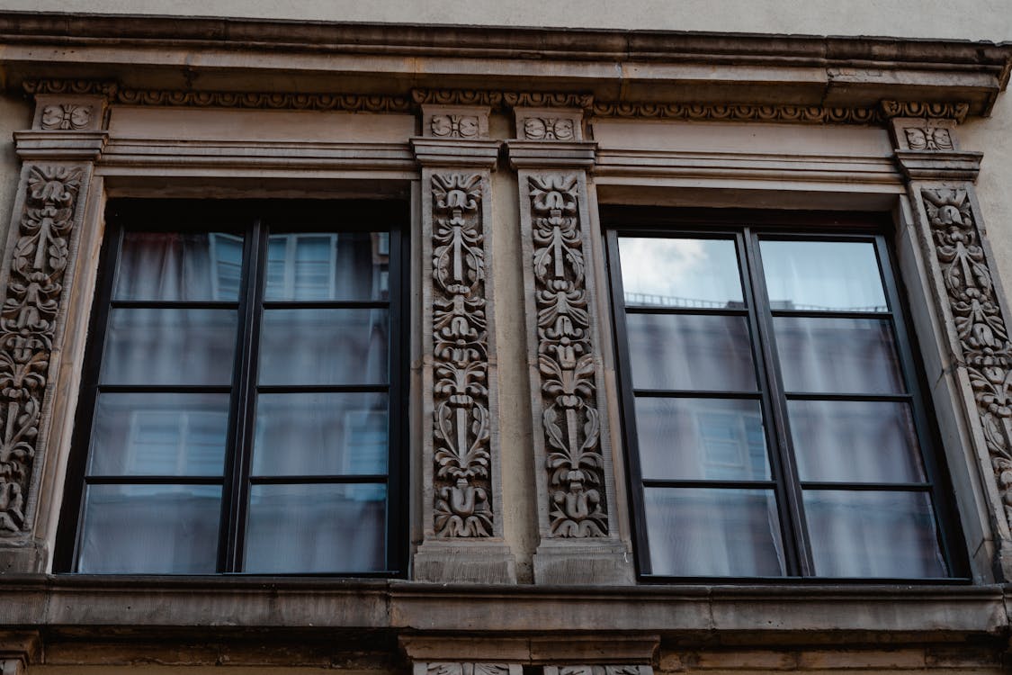 jaka elewacja pasuje do dachu i okien w kolorze antracytowym