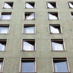 ile centymetrów styropianu powinno zachodzić na okno
