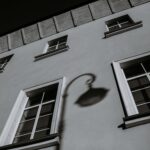 jak zdjąć okno plastikowe z zawiasów